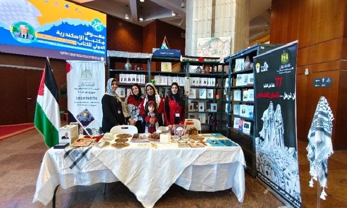 تراث فلسطيني متجدد: بشال ومنتجات هند ميد في معرض الإسكندرية