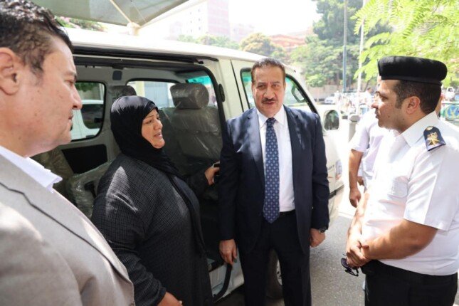 تسليم ميكروباص جديد لأسرة ضحية حادث الإقليمي في المنوفية