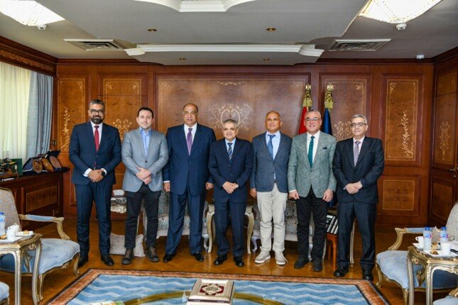 تعزيز التعاون: أسامة ربيع يناقش زيادة رحلات ALCOR عبر قناة السويس