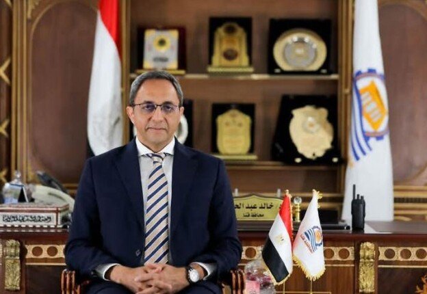 تعزيز التعاون بين محافظ قنا وفريق شبكات المرافق بالمنيا