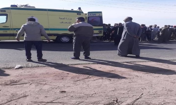 تفاصيل حادث انقلاب ميكروباص على طريق القاهرة – أسيوط: 22 مصابًا