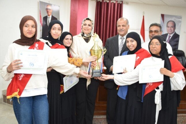 تكريم الطلاب المتميزين: مدير تعليم بورسعيد يحتفي بالفائزين في مسابقة أوائل الطلبة