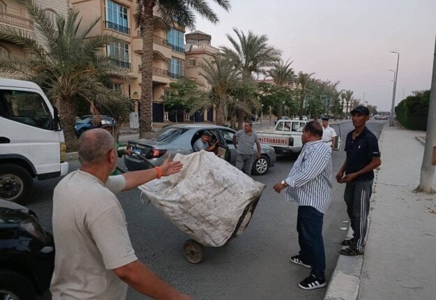 جهود ملموسة لتنظيف مدينة العبور من مخالفات البناء والإشغالات