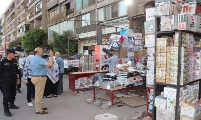 جهود واسعة لتنظيف شارع مساكن الياسمين من الإشغالات