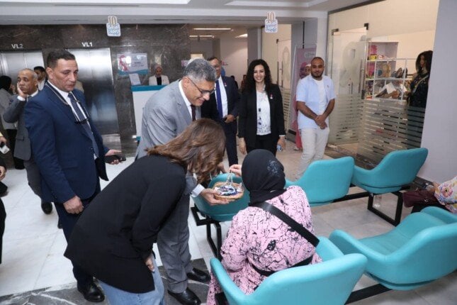 جولة تفقدية لمحافظ الجيزة في مستشفى بهية لمكافحة سرطان الثدي