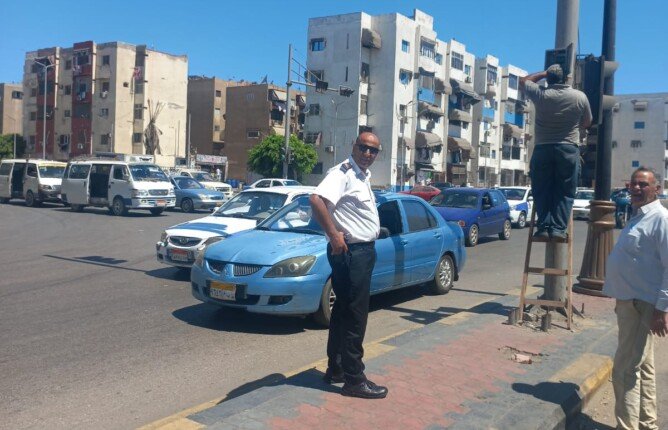 حلول مرورية: إعادة تشغيل إشارة حيوية لتخفيف الازدحام في بورسعيد