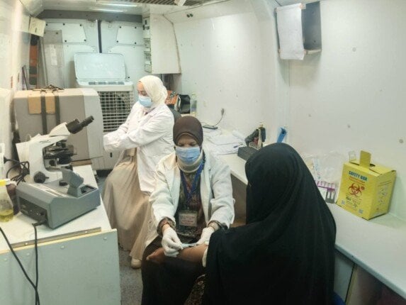 خدمات طبية مجانية: قافلة خيرية تخدم 1214 مواطن في ملوي