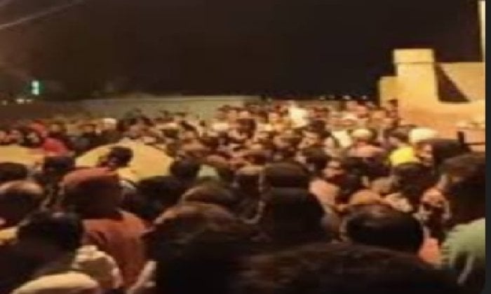 دفن 3 مزارعين في الفيوم بعد Tragédia اختناقهم داخل غرفة صرف صحي