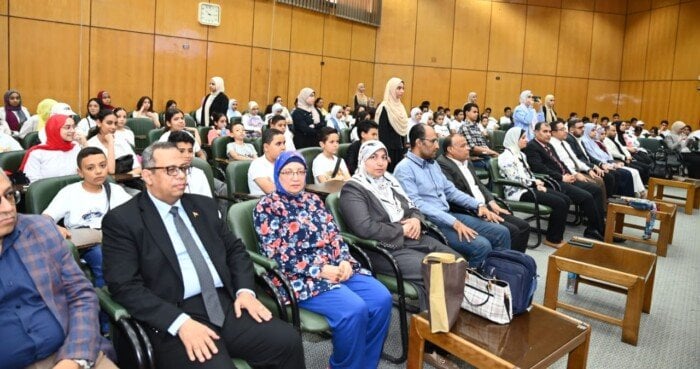 رئيس جامعة أسيوط يدشن المرحلة الجديدة لفعاليات جامعة الطفل