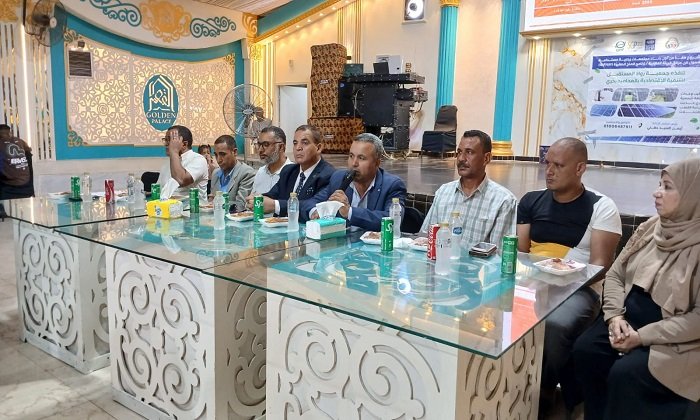 رئيس مدينة أرمنت يشارك في اختتام مشروع زراعة القصب والري الحديث.