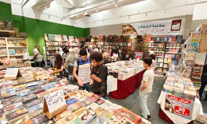زهور الثقافة: الشباب يكتسحون معرض مكتبة الإسكندرية الدولي للكتاب