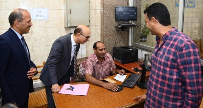 زيارة رئيس جامعة أسيوط لمعاينة معامل التنسيق الإلكتروني بكلية الآداب والسكن الجامعي