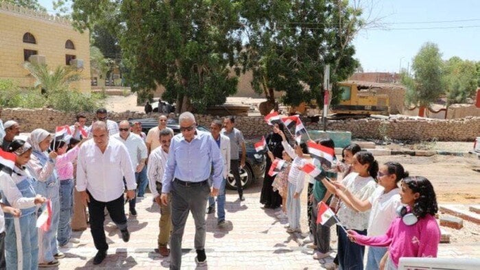 زيارة محافظ أسوان لمتابعة كفاءة العمل في المركز التكنولوجي بقرية الطوناب