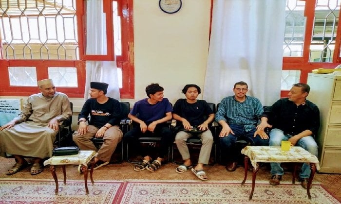 شكر وامتنان: زيارة طلاب إندونيسيين لمعلمهم في سوهاج