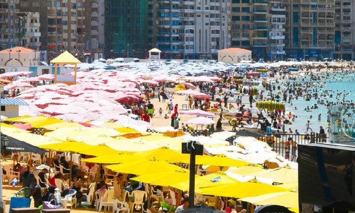 شواطئ الإسكندرية تستعد لاستقبال المصطافين بكامل طاقتها