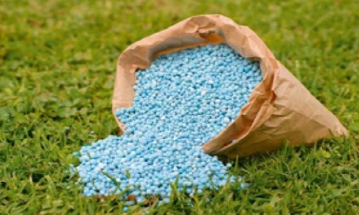 ضبط 5 أطنان من المحسنات الزراعية المهربة في البحيرة قبل طرحها في الأسواق