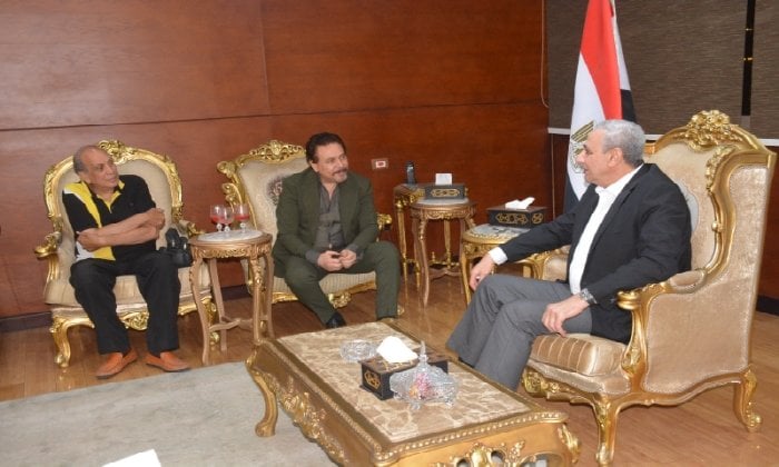 طنطا تحتفل بإسدال ستار المسرح القومي واستلام درع المهرجان من قبل المحافظ