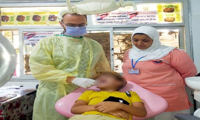 فحص صحي شامل لـ 2200 مريض في قافلة طبية بالشرقية