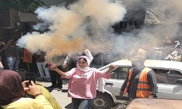 فرحة احتفالية لطلاب الثانوية العامة في الفيوم بعد انتهاء امتحاناتهم
