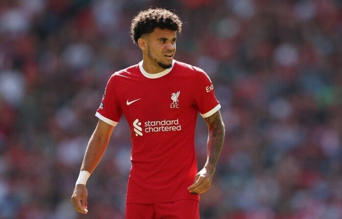 ليفربول يتمسك بلويز دياز ويرفض عرض بايرن ميونخ