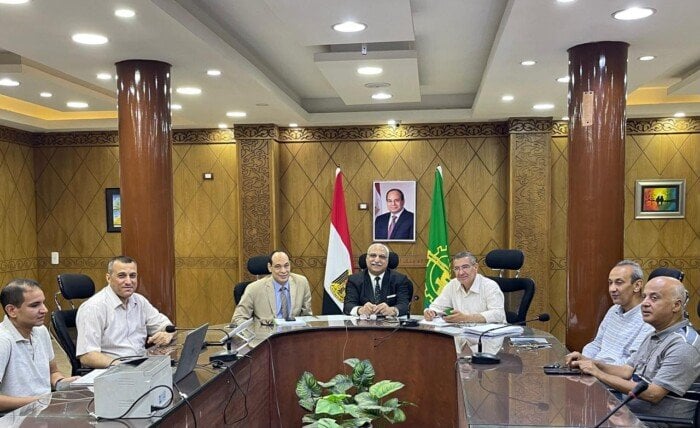 متابعة مدير تعليم القليوبية لامتحانات الثانوية من مركز العمليات