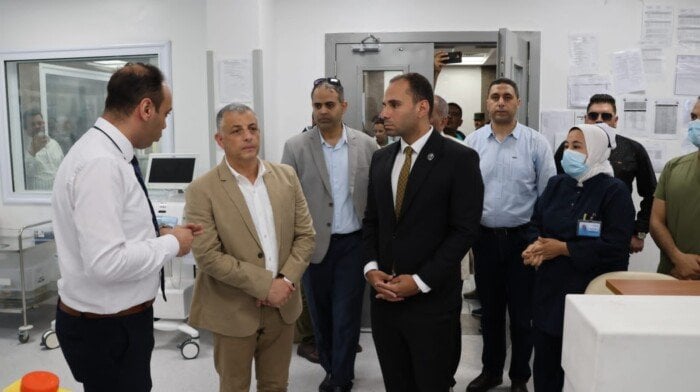 محافظ الإسماعيلية يزور مستشفى القصاصين التخصصي ويثني على مستوى الخدمات الصحية