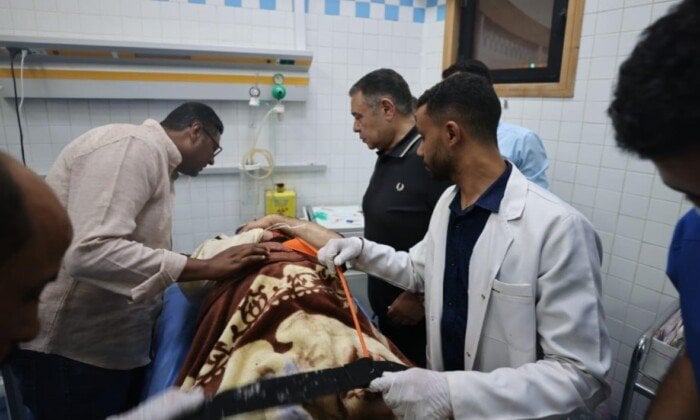 محافظ البحر الأحمر يتفقد موقع حادث حفار جبل الزيت ويعزز الدعم للمصابين