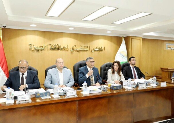 محافظ الجيزة: تعزيز الاستجابة السريعة لشكاوى المواطنين