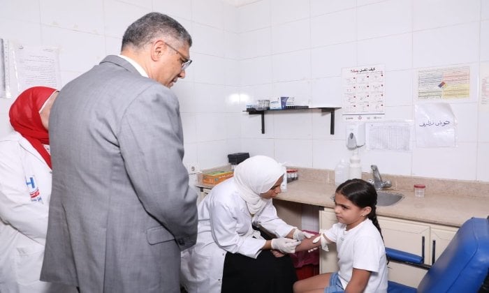 محافظ الجيزة يوجه بتسريع تطوير مستشفى الشيخ زايد العام أثناء زيارته