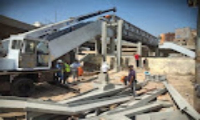 محافظ القليوبية يراقب مشروع تحسين جسر المشاة في بنها