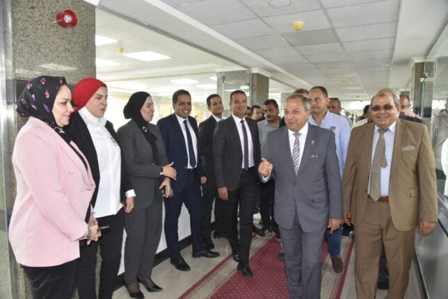 محافظ بورسعيد يدشن تطوير مبنى مجمع المصالح في الديوان العام