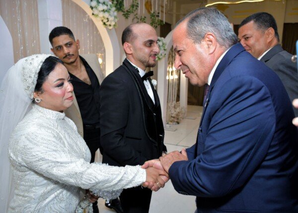 محافظ بورسعيد يشارك فرحة زفاف أبطال الهمم