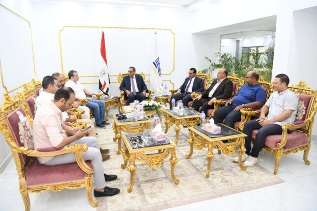 محافظ قنا يتباحث إنشاء مقر جديد للهيئة الإسعافية في المحافظة