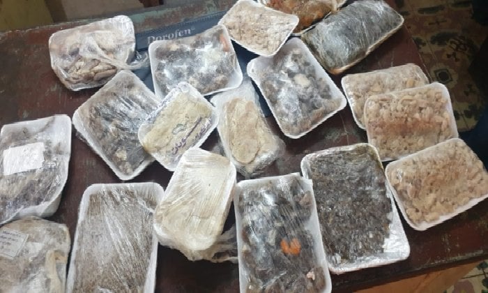 مداهمة لمطاعم دمنهور تكشف عن لحوم فاسدة وسلع مغشوشة