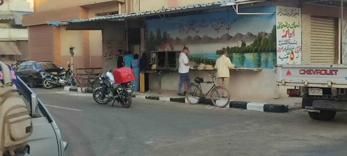 مدير تموين بورسعيد يرصد انسيابية توزيع الخبز والسلع التموينية بالمحافظة