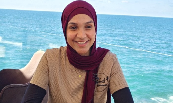من خدمة الطعام إلى الواجهة الأكاديمية: حلم ‘الجودي’ في عالم السياحة والفنادق