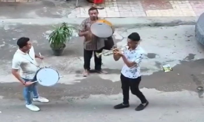 من شوارع الإسكندرية إلى القلوب: قصة نجاح محمد روما