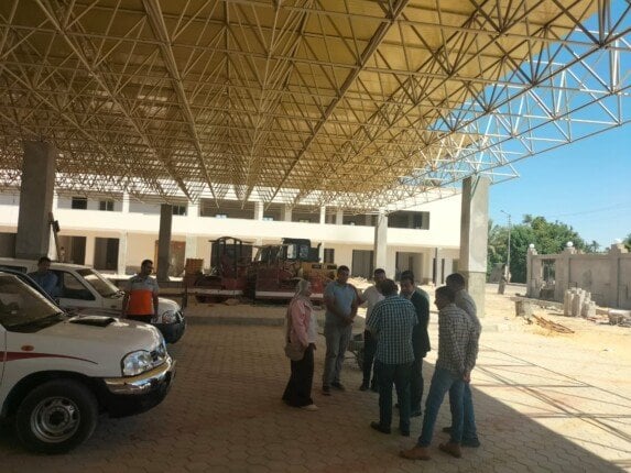 نائب محافظ قنا يزور موقع مشروع مجمع مواقف نجع حمادي الجديد