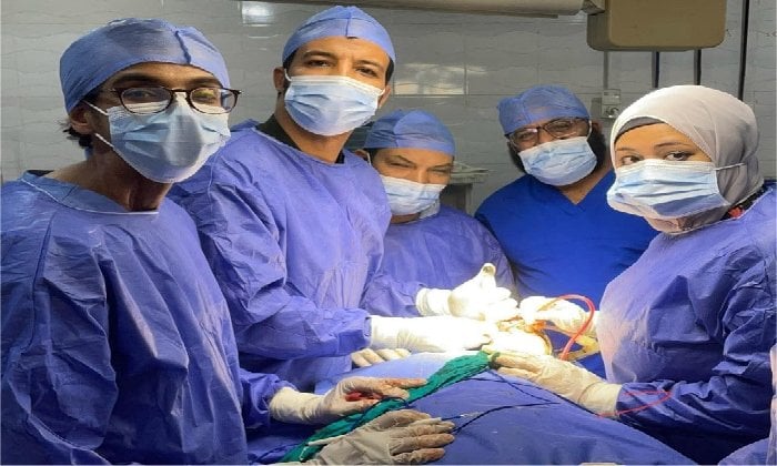 نجاح عملية إزالة ورم معقد من وجه شابة في مستشفى قنا