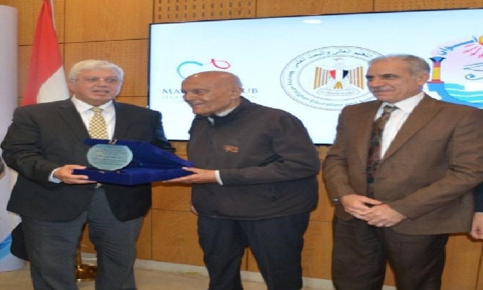 أسوان تبارك البروفيسور مجدي يعقوب بمناسبة تكريمه من جمعية القلب الأمريكية