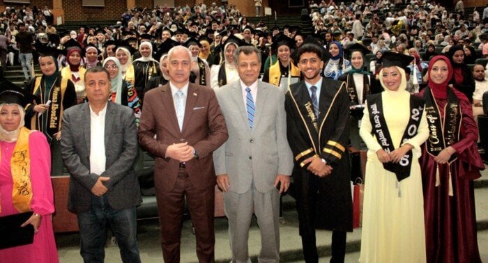 أسيوط تحتفل بتخريج الدفعة السادسة والعشرين من طلاب كلية الآداب