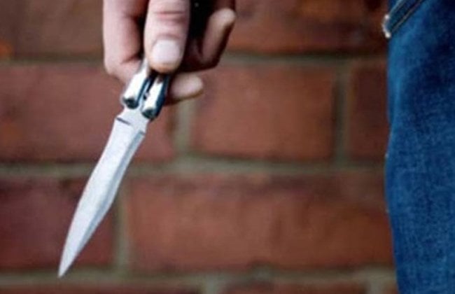 أم تتعرض لابنتها بسكين في المنوفية