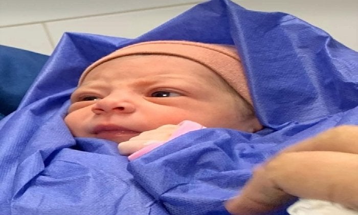 إطلاق سراح ‘طفلة المرحاض’: تصريحات محاميها تكشف تفاصيل جديدة