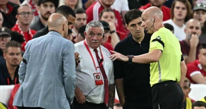 إيقاف مباراة ليفربول وبورنموث بسبب اعتداء عنصري