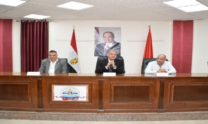اجتماع مدير تعليم بورسعيد: استعراض استعدادات المرحلة الابتدائية للعام الدراسي الجديد