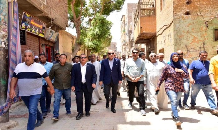 استعدادات سياحية: محافظ الأقصر يتفقد مشروعات أرمنت الضخمة