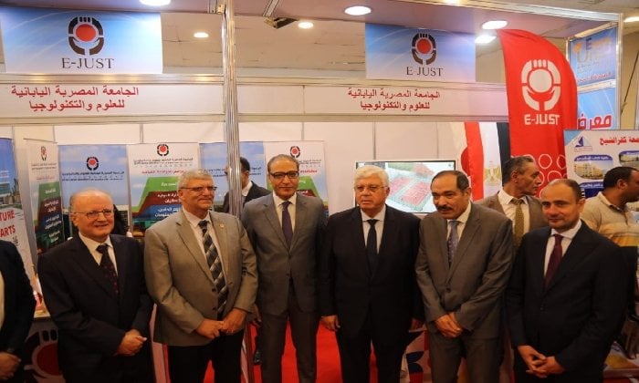 استعراض برامج الجامعة المصرية اليابانية في الذكاء الاصطناعي بمعرض أخبار اليوم