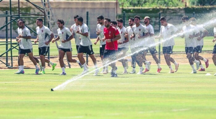 الأهلي يُكمل تحضيراته لمواجهة فاركو في الدوري