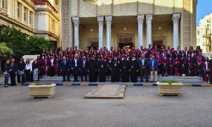 البابا تواضروس يحتفل بتكريم المتفوقين من الطلاب بالكنيسة المرقسية في الإسكندرية