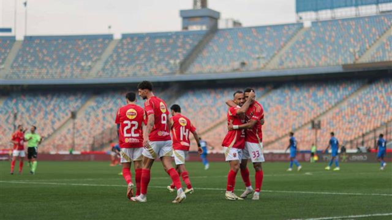 عودة شريف ومفاضلة وسطية.. التشكيل المتوقع للأهلي ضد بيراميدز 14 عودة شريف ومفاضلة وسطية.. التشكيل المتوقع للأهلي ضد بيراميدز